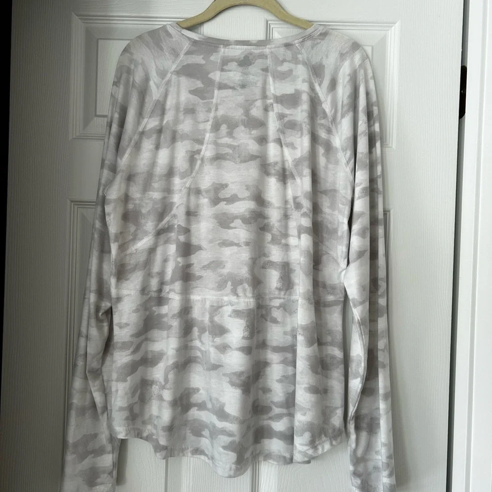 Two Tek Gear Long Sleeve Workout Tops - Picture 2 of 6